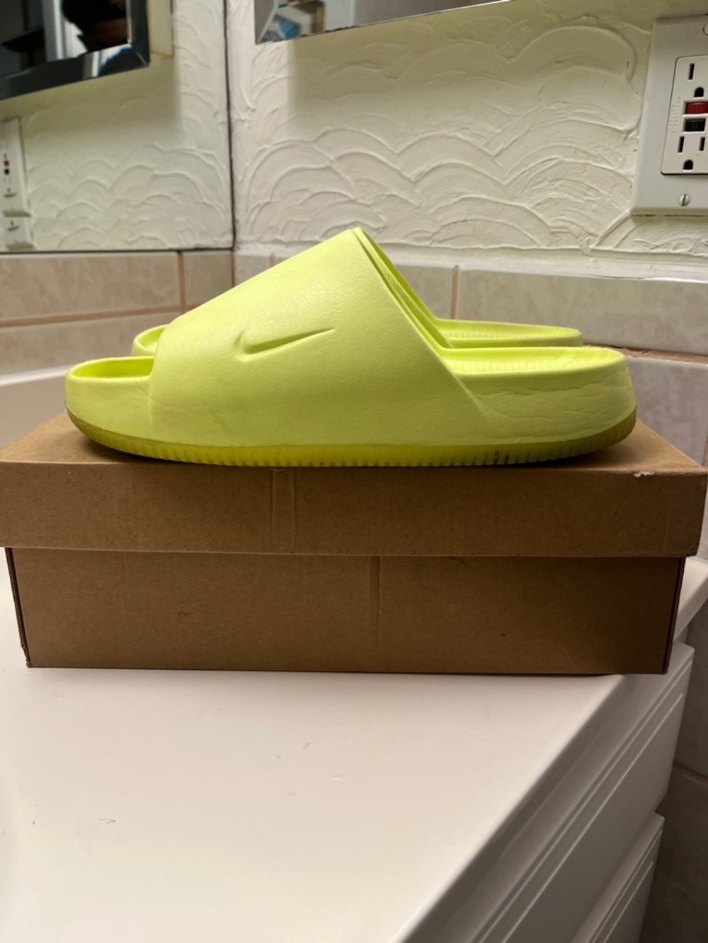 Nike Calm Neon fly Yellow Slide - Picture 4 of 5
